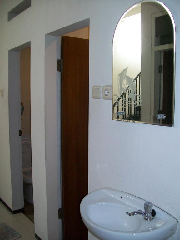 Krowi Inn Surabaya Ruang foto