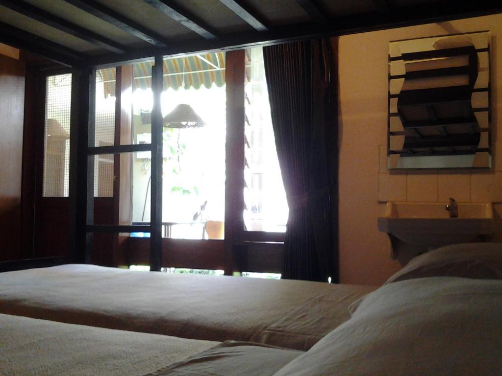 Krowi Inn Surabaya Bagian luar foto