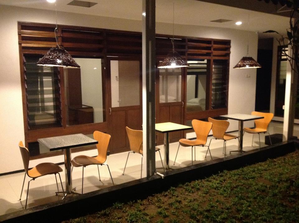 Krowi Inn Surabaya Bagian luar foto