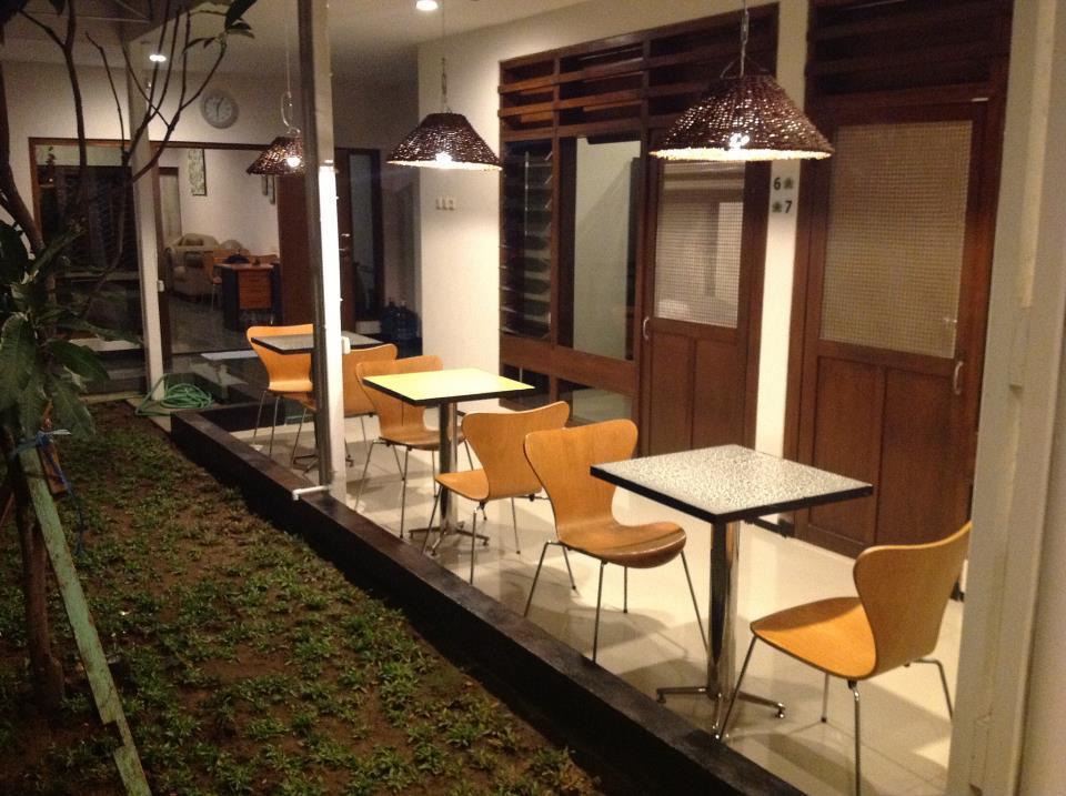 Krowi Inn Surabaya Bagian luar foto