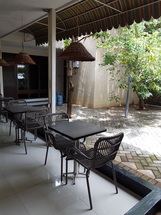Krowi Inn Surabaya Bagian luar foto