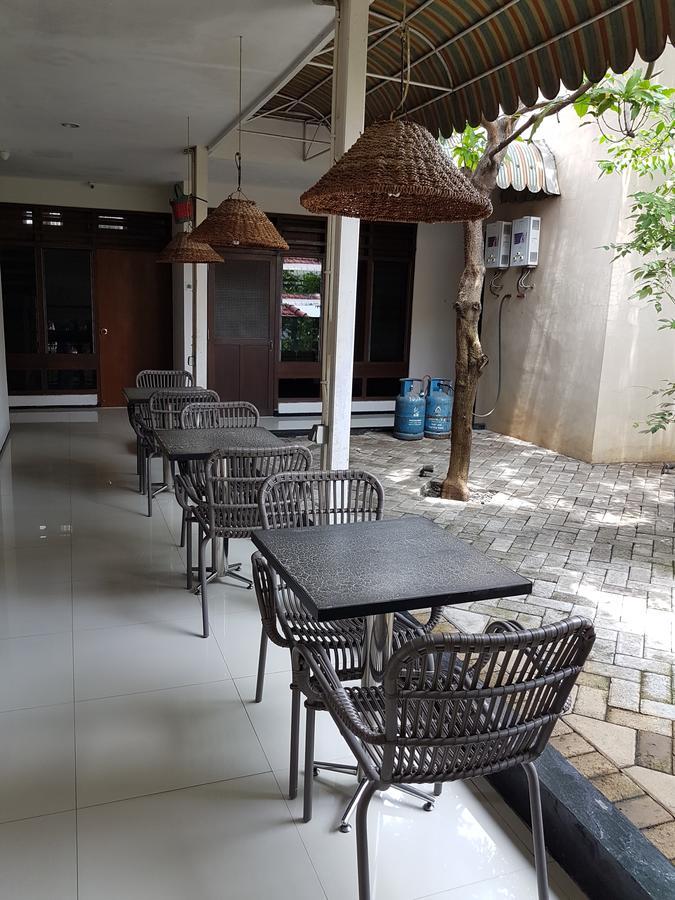 Krowi Inn Surabaya Bagian luar foto