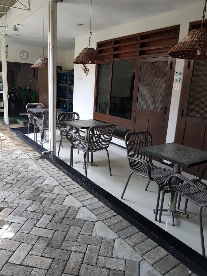Krowi Inn Surabaya Bagian luar foto