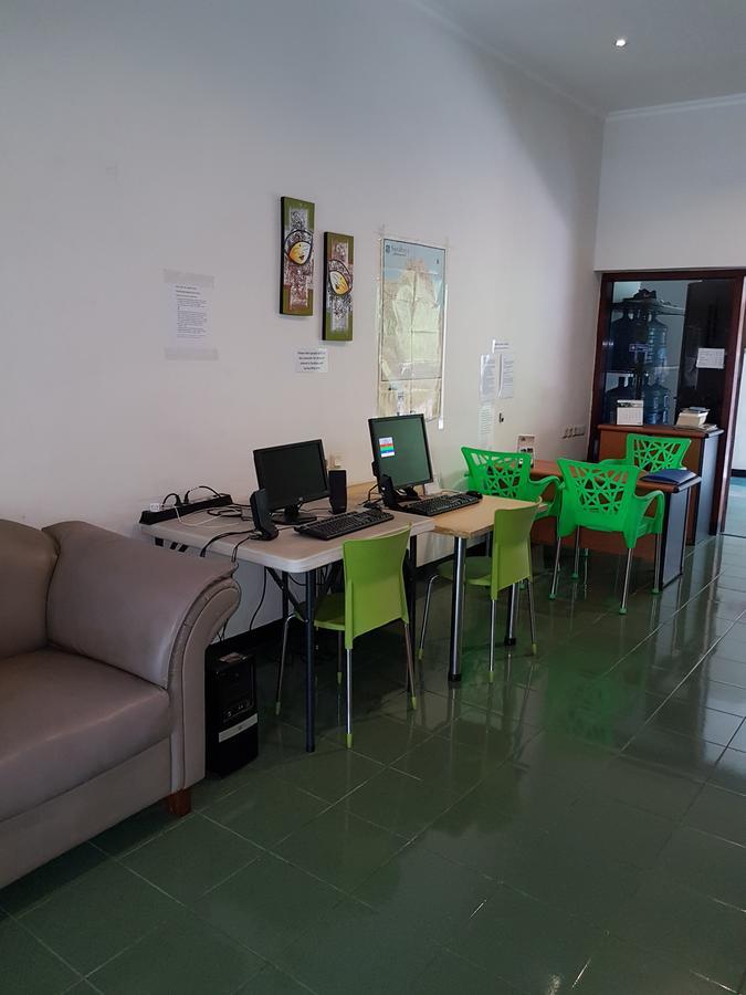 Krowi Inn Surabaya Bagian luar foto