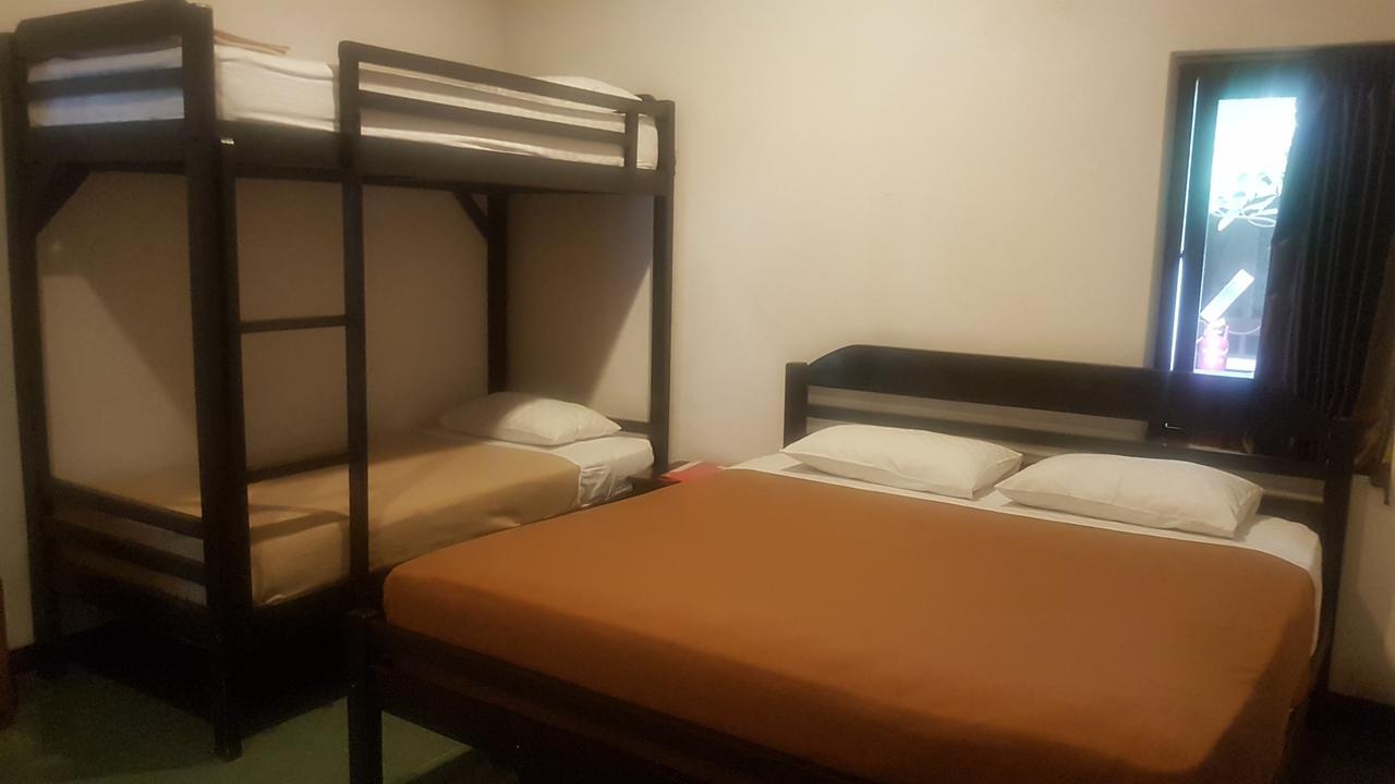 Krowi Inn Surabaya Bagian luar foto